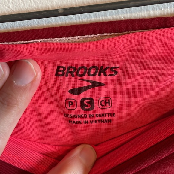 Brooks running capris - Picture 4 of 6